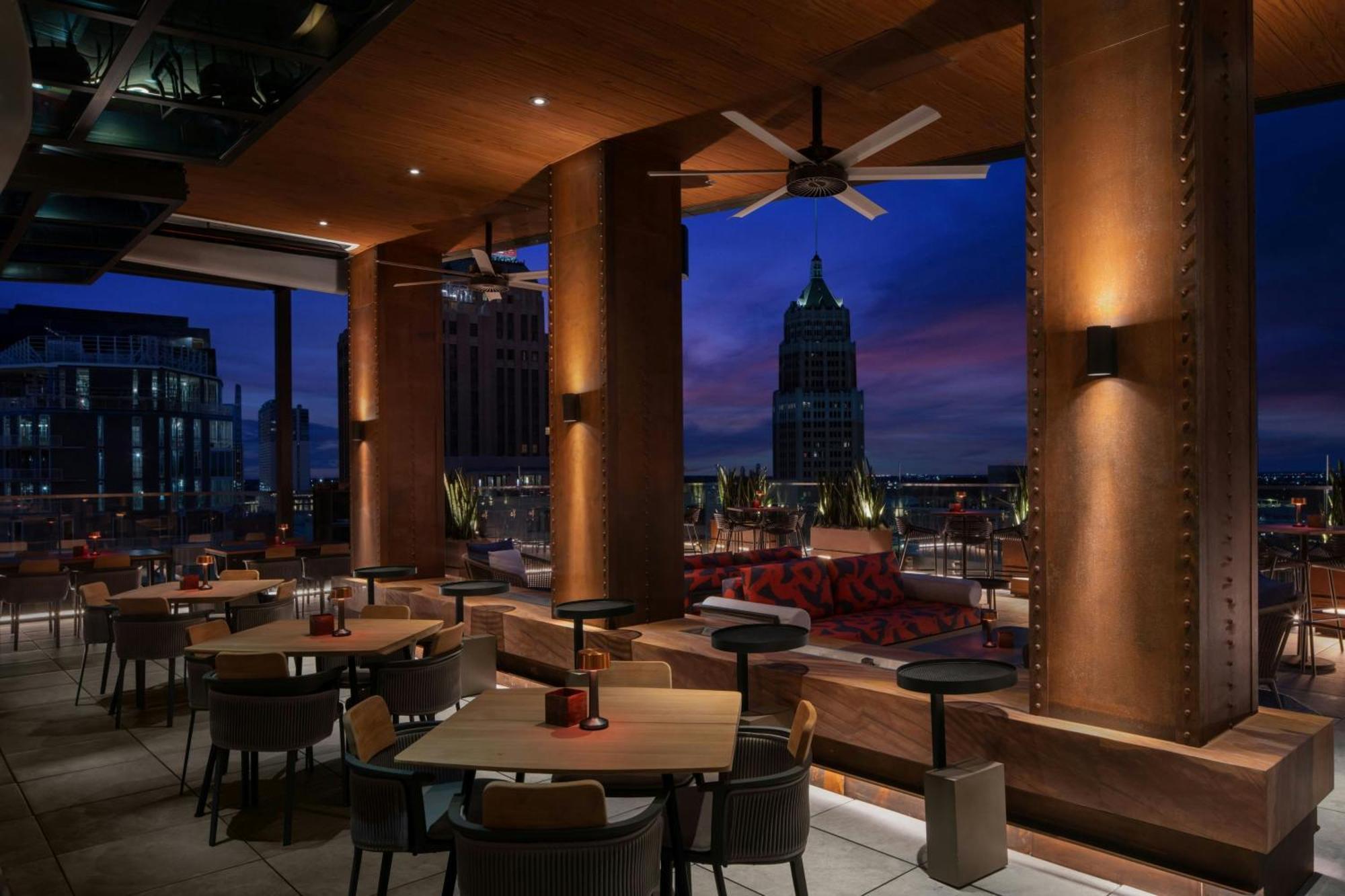 Ac Hotel By Marriott San Antonio Riverwalk Экстерьер фото